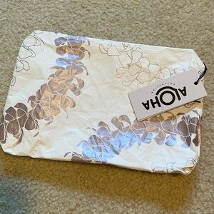 NWT Aloha collection small Puakenikeni Rose Gold pouch